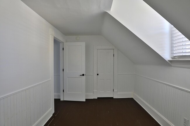 Building Photo - 476 Zimpfer St