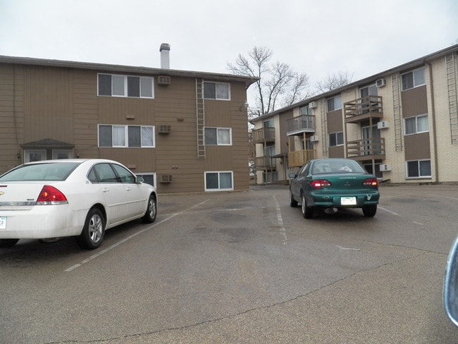 Large 2 bedroom! Move In Special!! - Large 2 bedroom!  Move In Special!!
