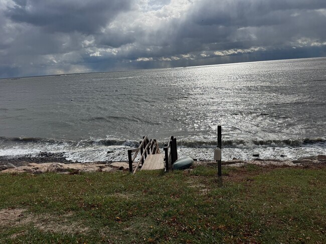 Building Photo - 3 Crescent Bluff Ave