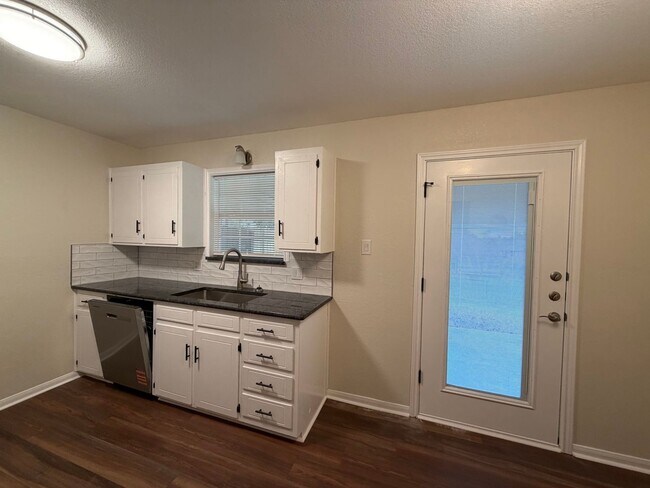 Building Photo - 308 Sorrell Dr