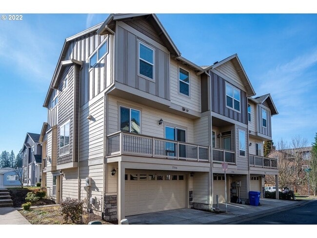 Building Photo - 4 Bedroom Home near Orenco Station!!