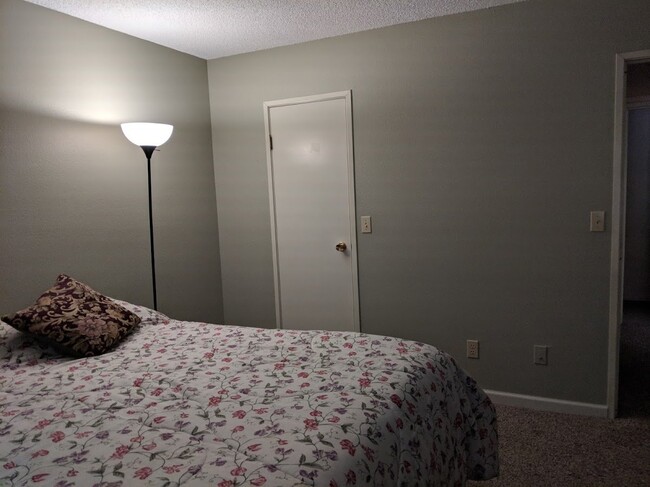 Building Photo - Adorable 1BR/1BA in Lowry Neighborhood! AV...