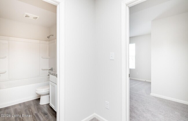 Building Photo - 104 Cool Crk Ct