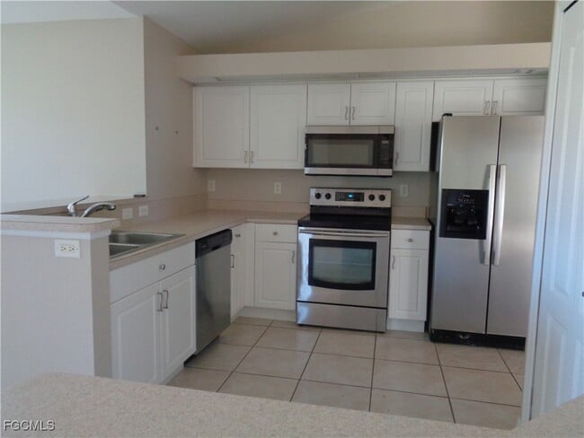 Building Photo - 2716 SW 12th Pl
