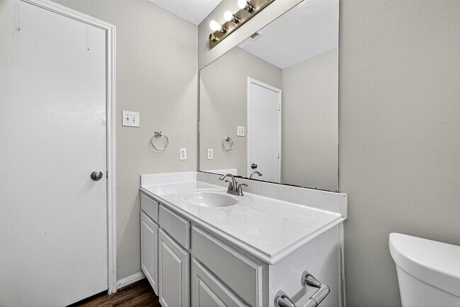 Building Photo - 17162 Summer Hollow Dr