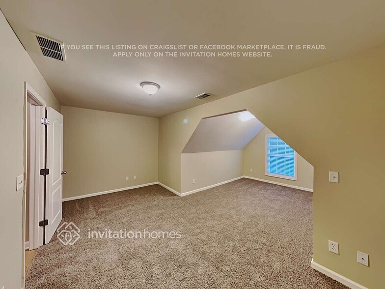 Building Photo - 147 Hawthorn Dr