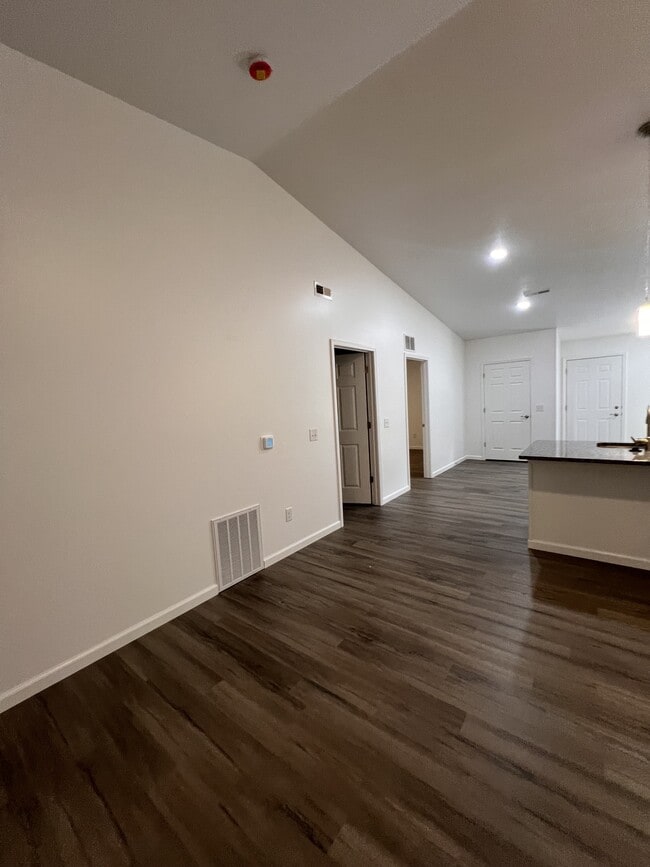 Building Photo - 209 Millersburg St