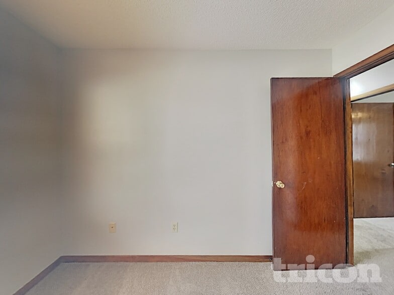 Building Photo - 10660 Squires Ct