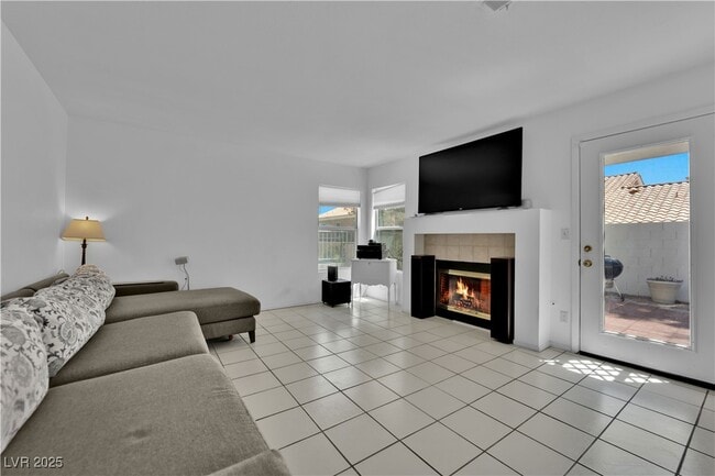 Building Photo - 2128 Desert Pines St