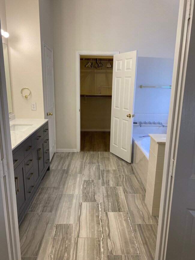 Building Photo - 5205 Crossvine Ln