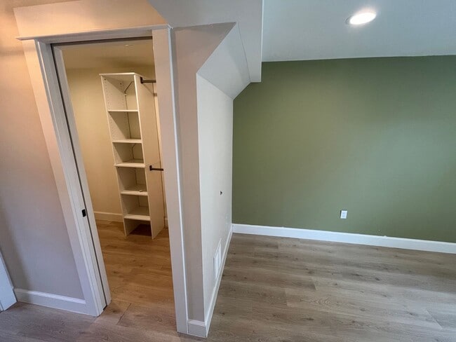 Building Photo - Amazing 4 Bed/3 Bath Home on One Acre with Large Shop – In Home Child Care Opportunity