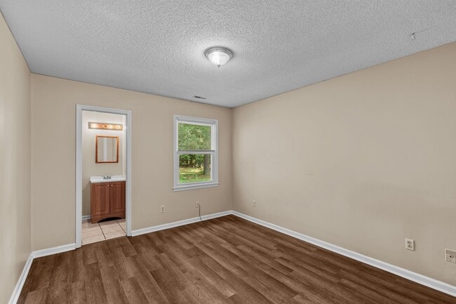 Building Photo - 2 Bedroom, 2 Bathroom Home