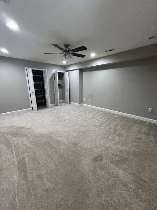Building Photo - Like New Townhome in Old SW! Close to Cari...