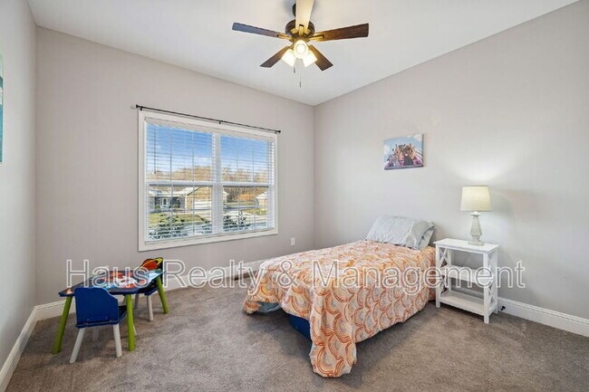 Building Photo - 207 Bedford Ct