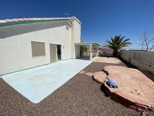 Building Photo - 4 bed/3 bath home located in Henderson