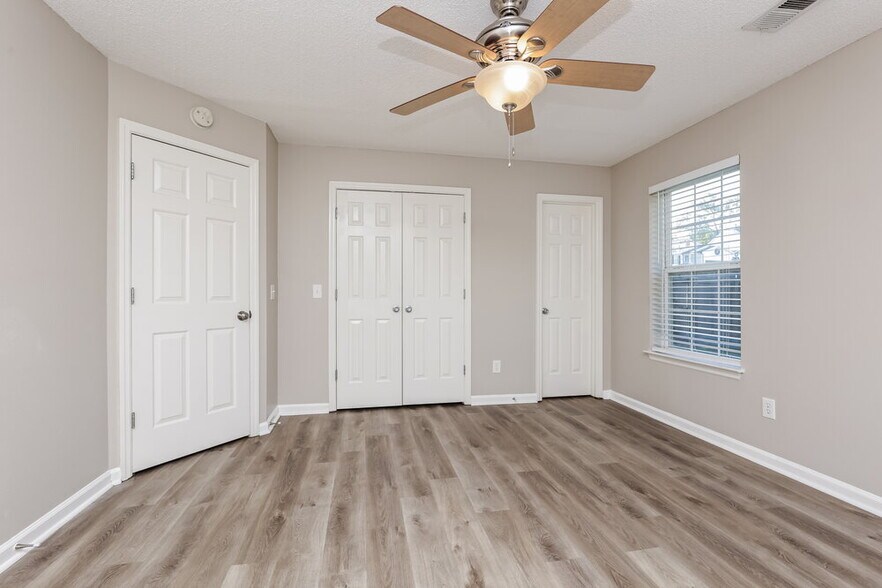 Building Photo - 321 Lake Forest Dr