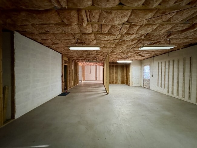 Building Photo - 144 Gigi Ln