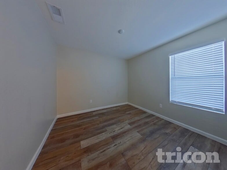 Building Photo - 857 E Saragosa St