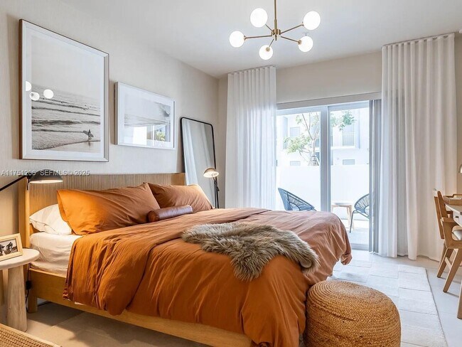 Building Photo - 628 NE 2nd St