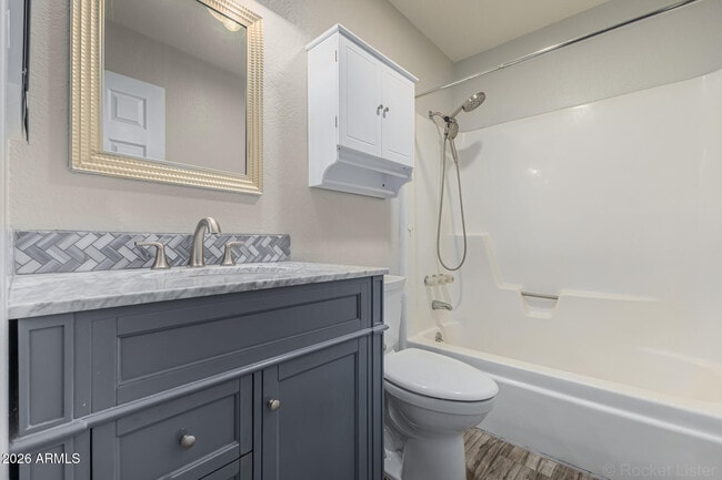 Building Photo - 3217 N Ellis St