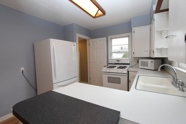 Building Photo - 860 Lake Michigan Dr NW