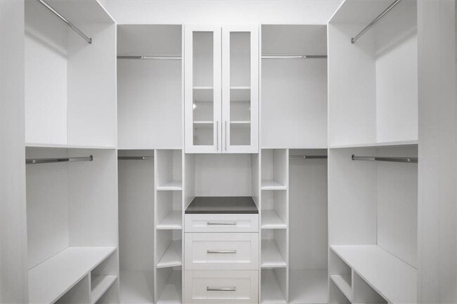 Building Photo - 655 McGruder St NE