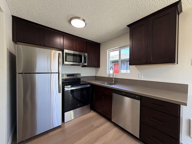 Building Photo - 5921 SE 83rd Ave