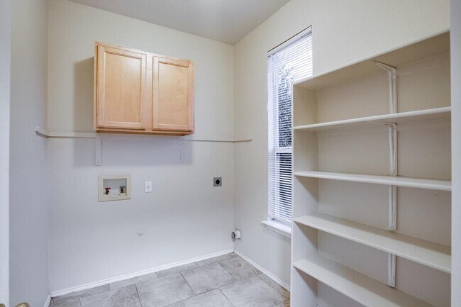 Building Photo - 201 Creek Ledge Dr