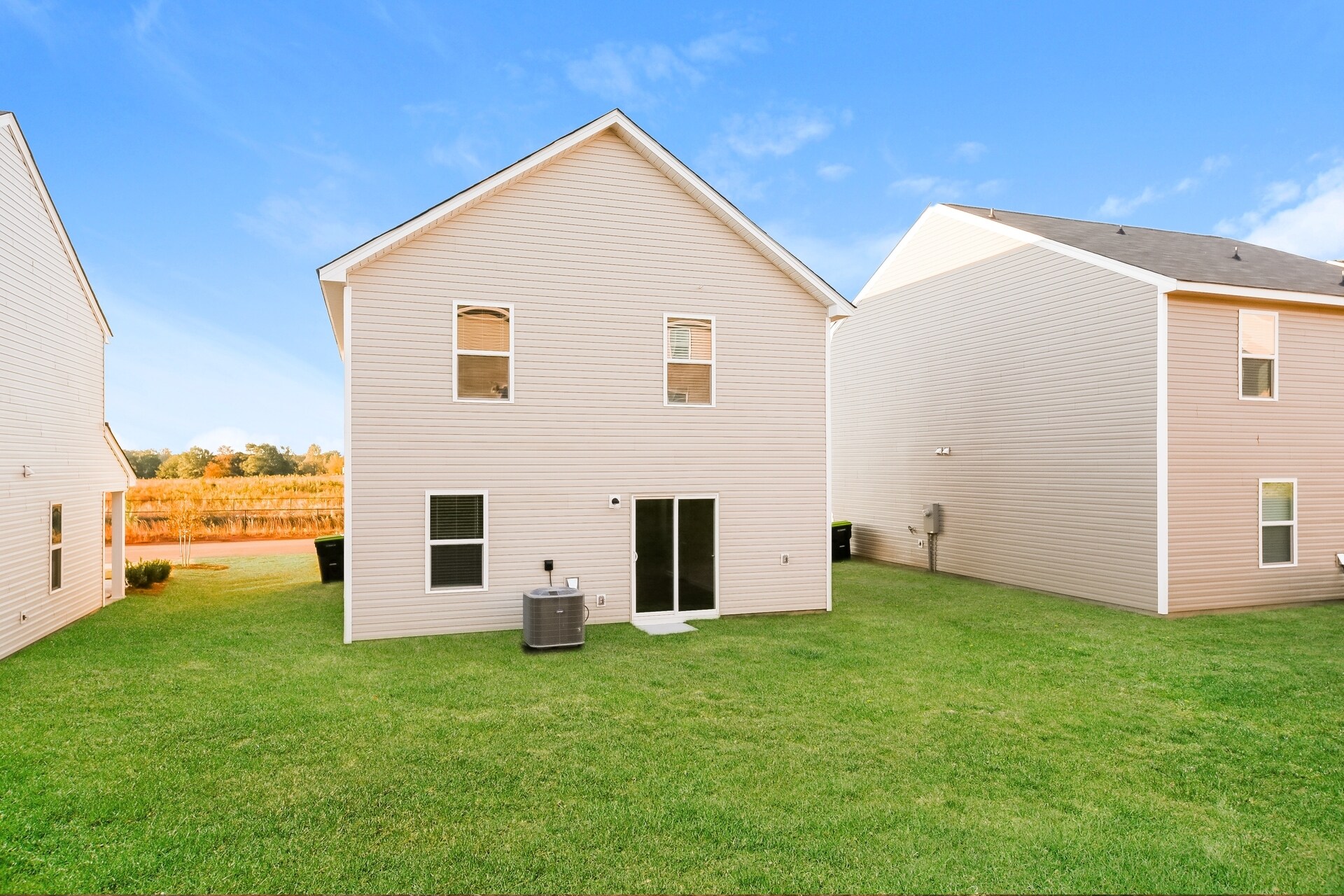 Building Photo - 2135 Southlea Dr