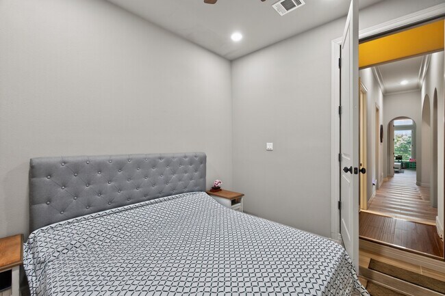 Building Photo - 31 Woodglade Way