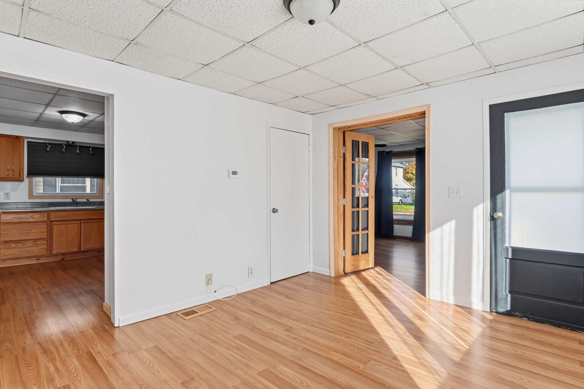 Living room - 216 W William St