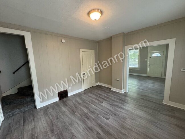 Building Photo - 721 3rd St