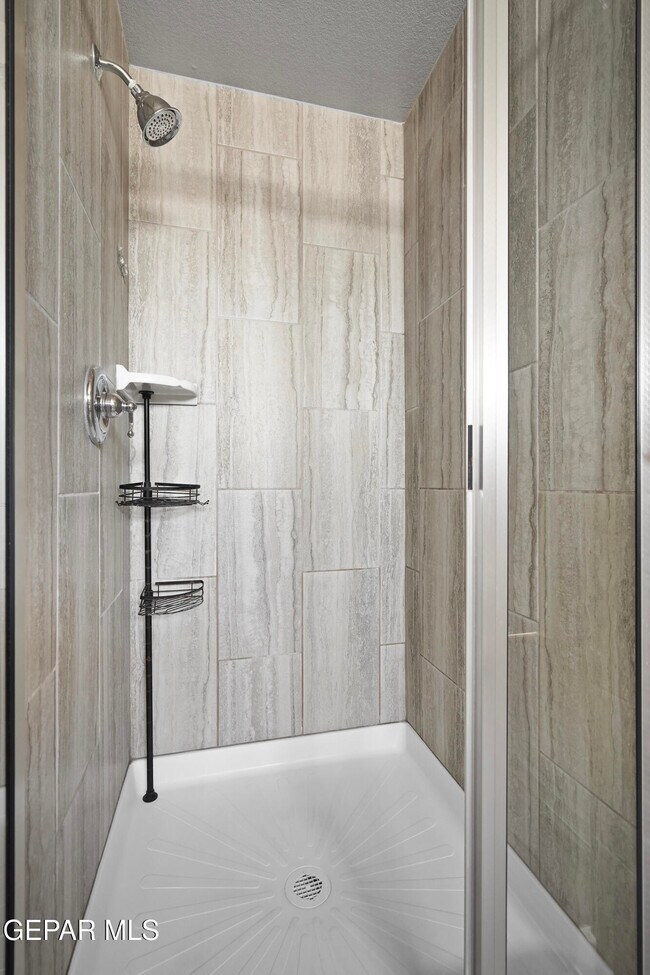 Building Photo - 13900 Villa Vista Ave