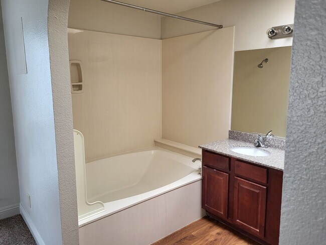 Building Photo - 1412 Bass Dr