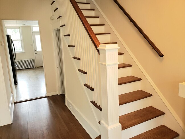 Building Photo - 2120 Mahantongo St