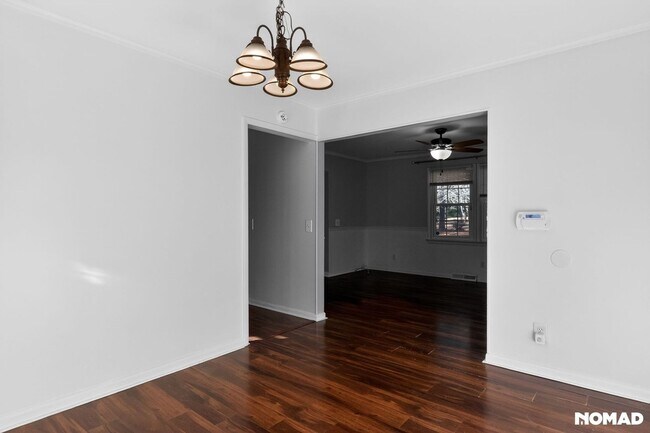 Building Photo - 215 N Pine St