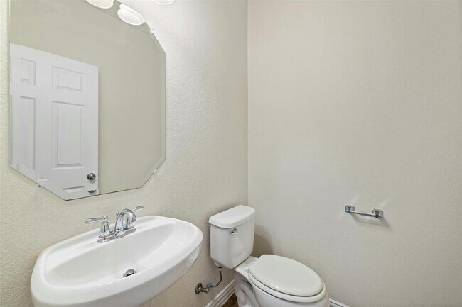Building Photo - 16020 Hampton Bliss Trce