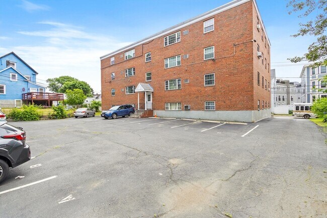 Building Photo - 56 Coffey St