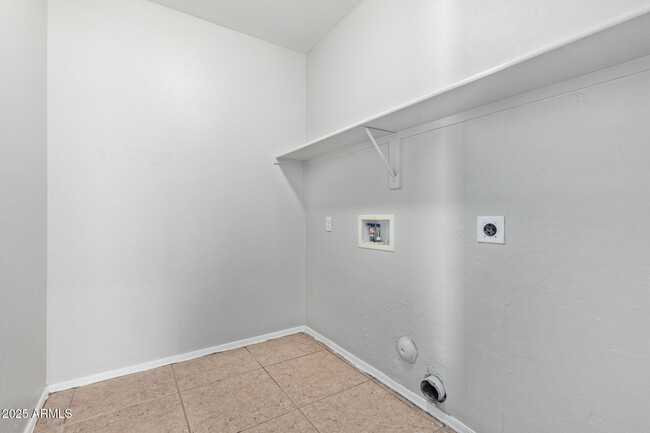 Building Photo - 10874 W Edgemont Ave