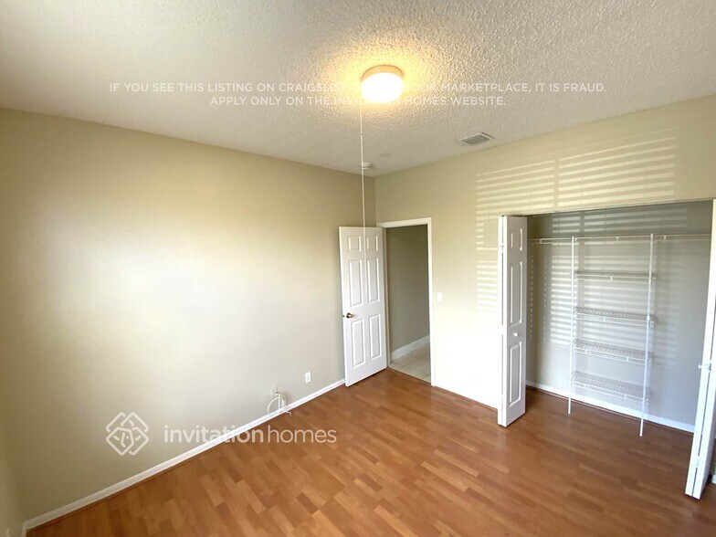 Building Photo - 9549 Lago Dr