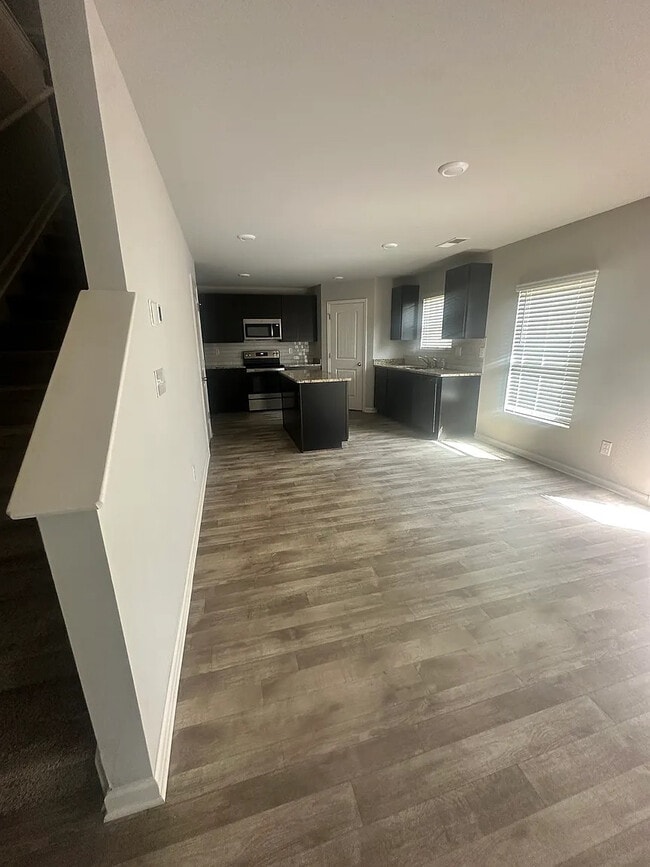 Building Photo - Room in House on Toronto Cir