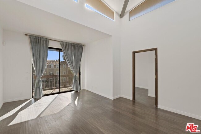 Building Photo - 2175 S Beverly Glen Blvd