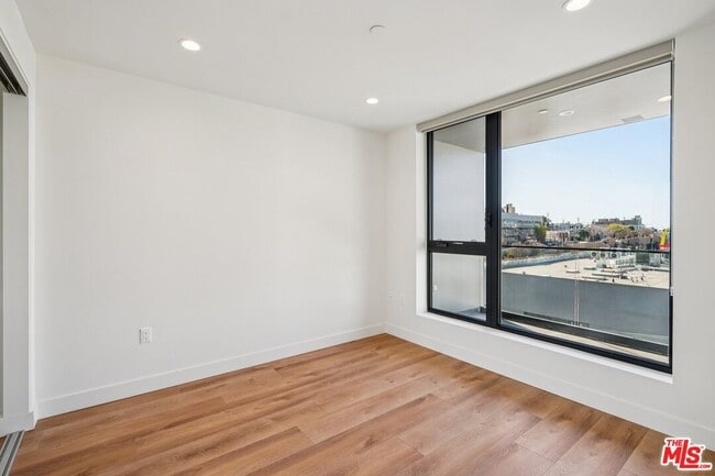 Building Photo - 10431 Santa Monica Blvd