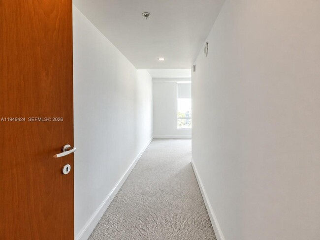 Building Photo - 9499 Collins Ave
