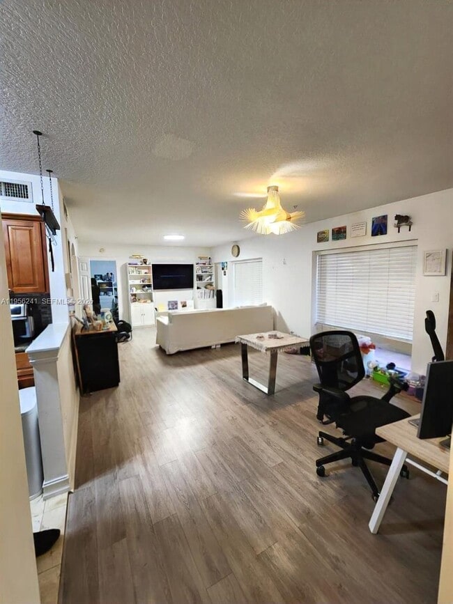 Building Photo - 322 Madeira Ave