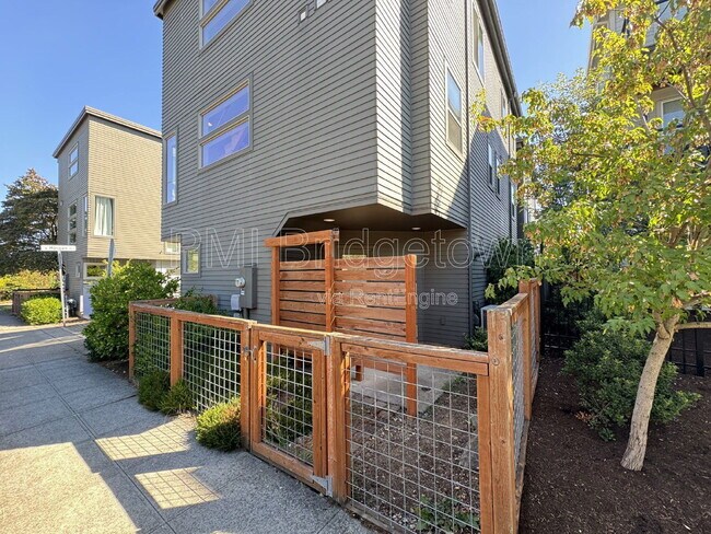Building Photo - 1242 N Morgan St