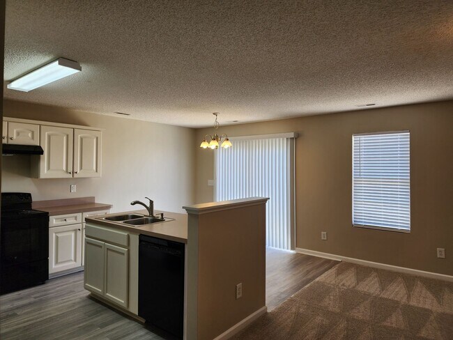 Building Photo - Ranch Home!