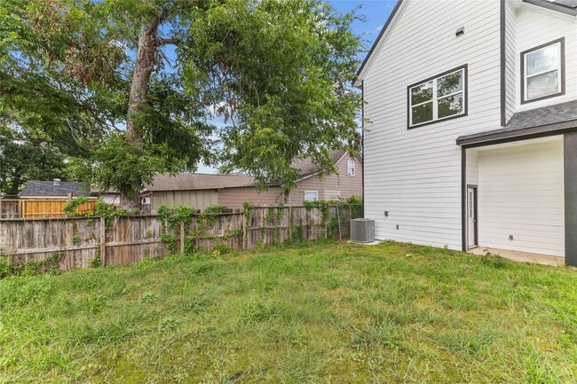 Building Photo - 7805 Farnsworth St
