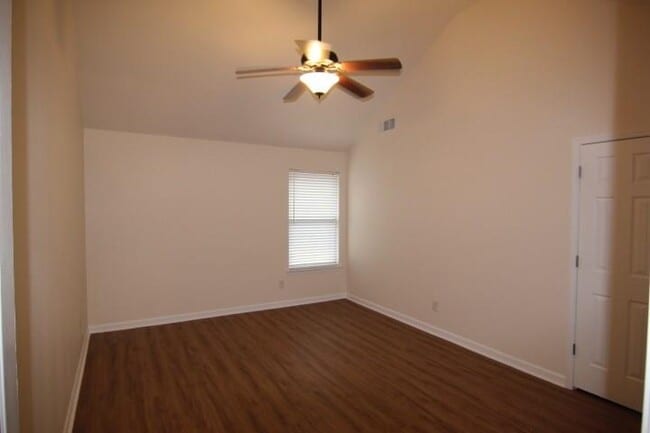 Building Photo - 700 Moonlight Way