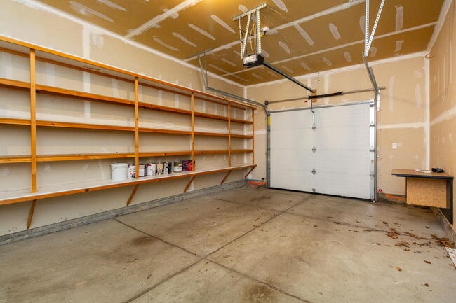 Building Photo - 3839 Norwich Dr